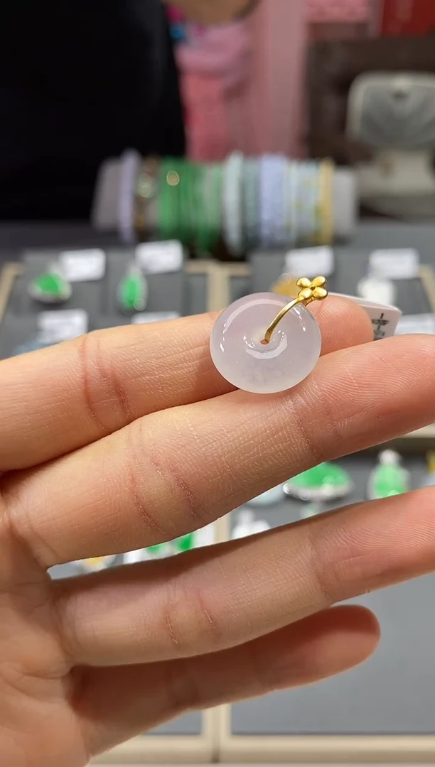 颈饰18K金镶嵌翡翠平安扣