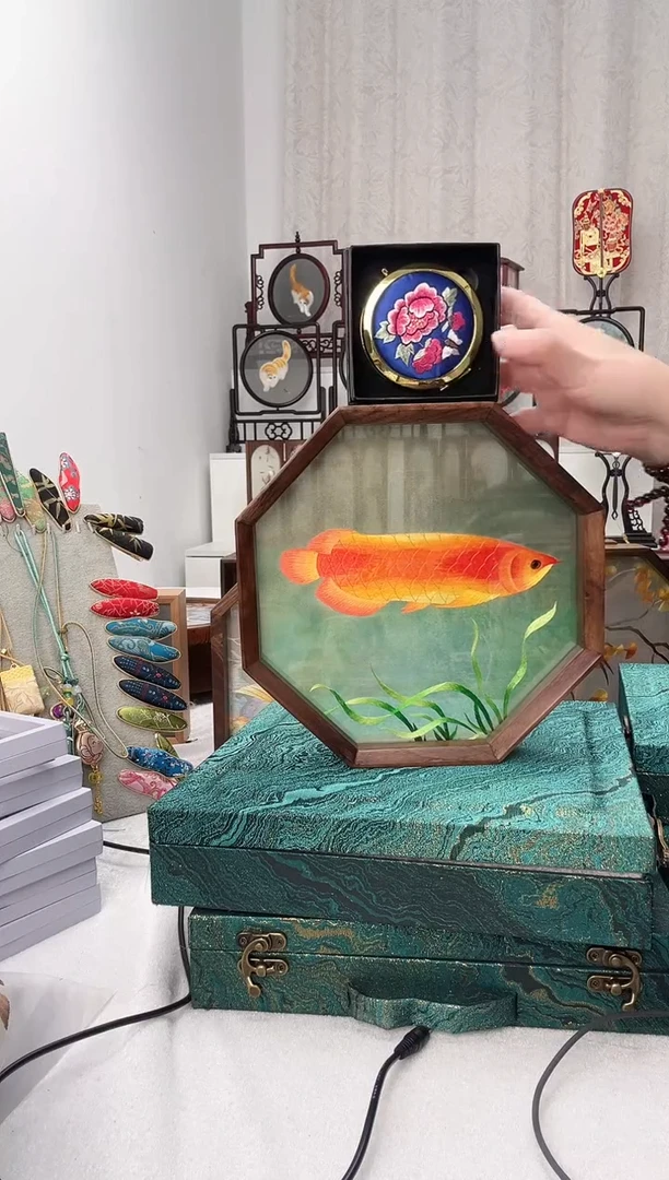 扇子苏绣作品手工摆台