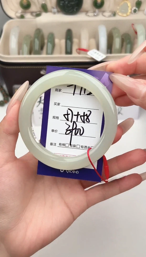 未镶嵌手镯和田玉微色差T112