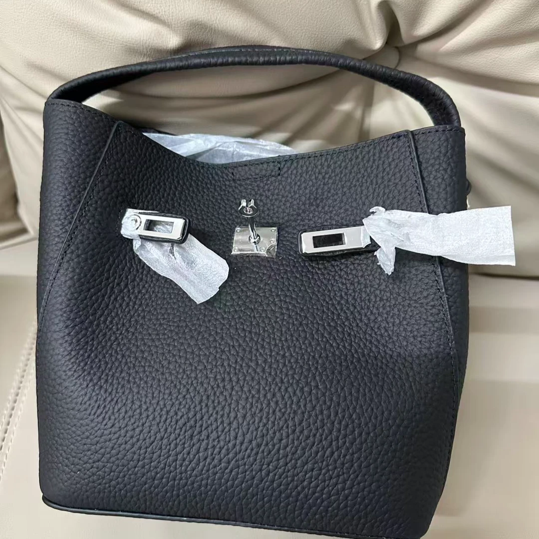 简约风轻奢牛皮小包3391