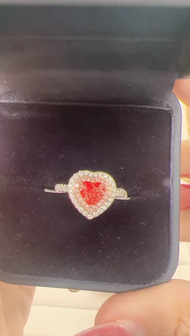 【闪购商品】实验室培育钻石18K金镶嵌心形粉钻钻戒