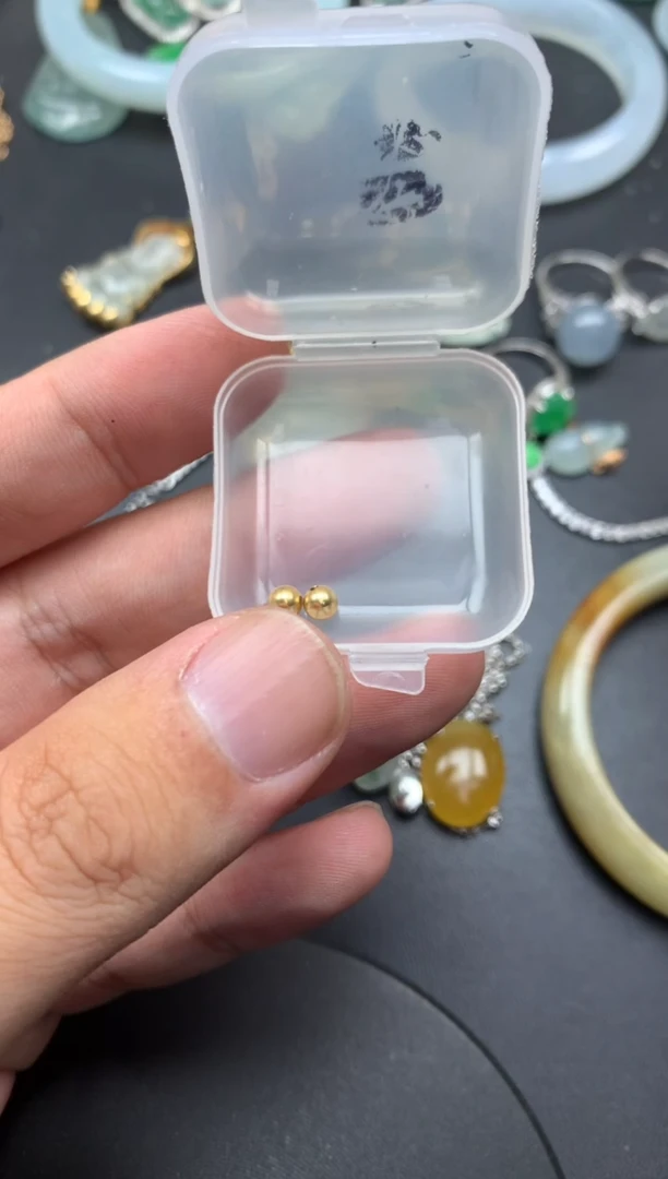 颈饰未镶嵌翡翠?**雪金珠4MM商品不退不换