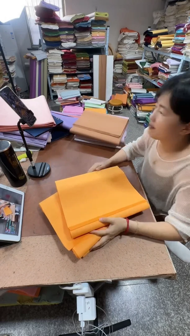 34*138佛黄色光板真金25张