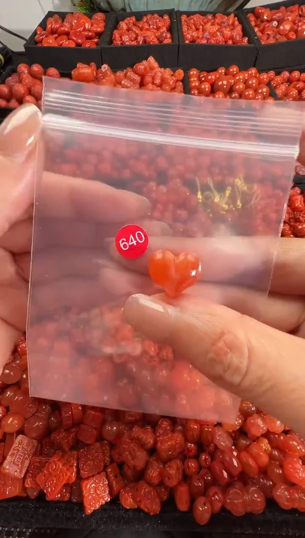 颈饰钛钢南红玛瑙1