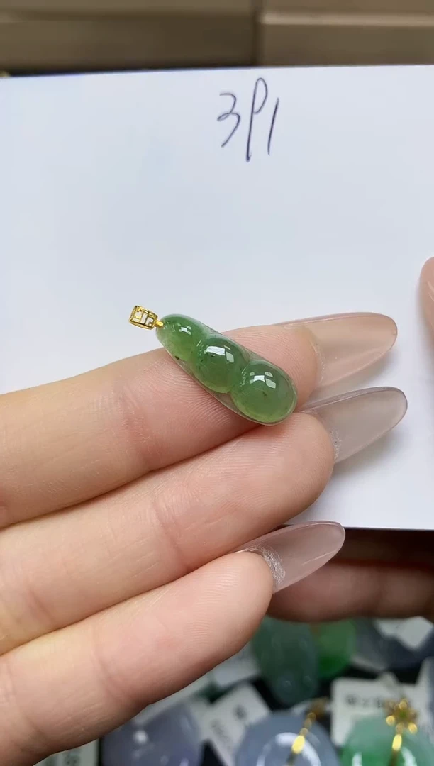 翡翠未镶嵌颈饰天然翡翠A货