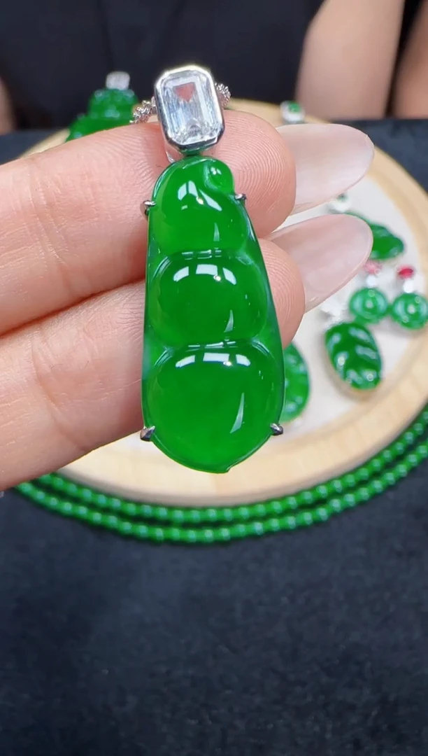 未镶嵌定制翡翠翡翠吊坠249