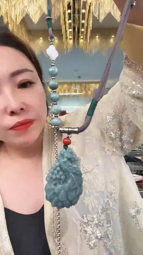 翡翠未镶嵌颈饰吊坠