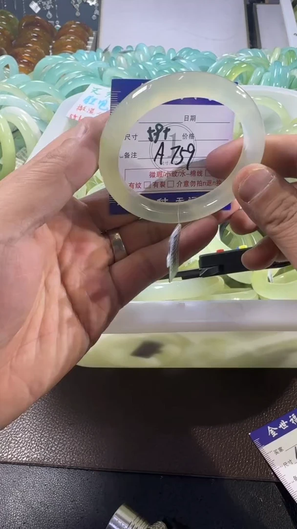 未镶嵌蛇纹石玉手镯1