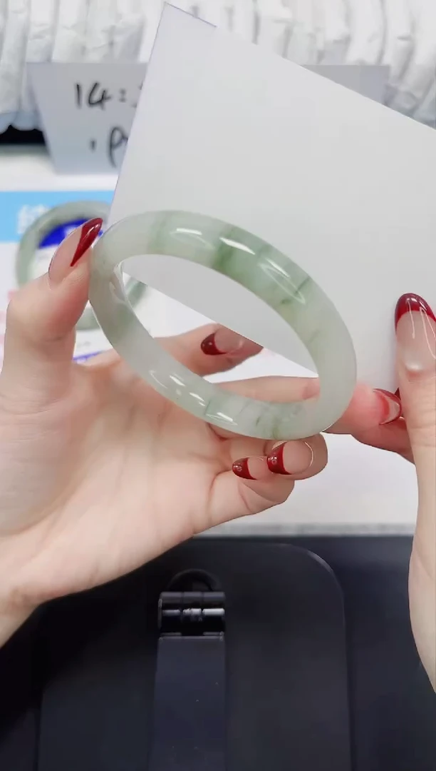 【闪购商品】石英质玉手镯未镶嵌56