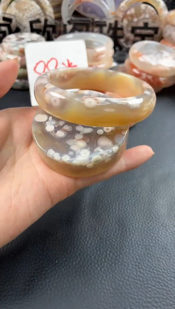 未镶嵌手镯（圆镯）石英质玉展****颂61