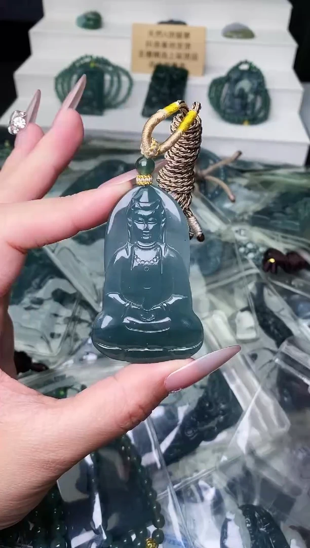 颈饰未镶嵌翡翠