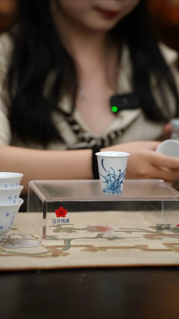 1个正价手绘小可乐杯-兰花