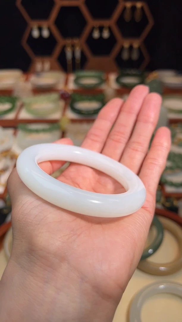 未镶嵌手镯和田玉55