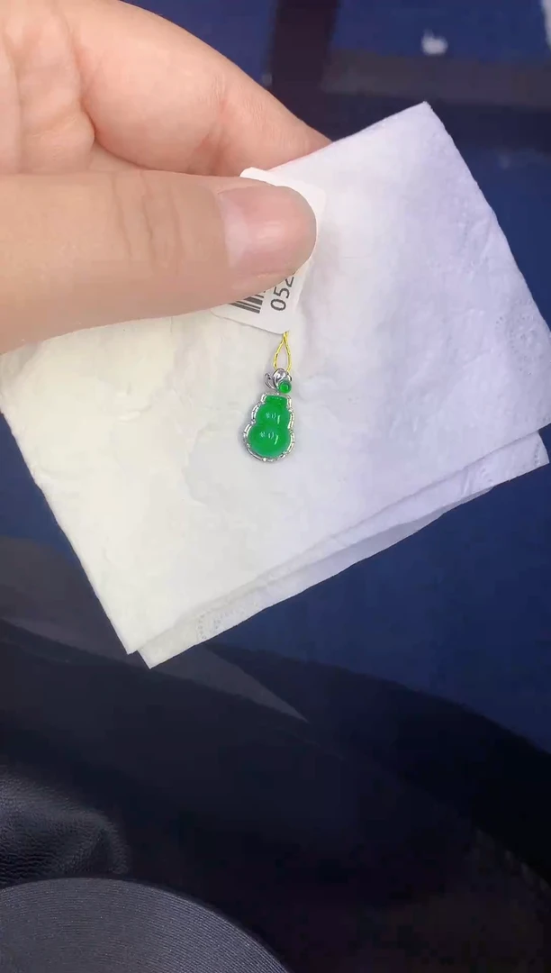 颈饰18K金镶嵌翡翠缅甸天然翡翠A货