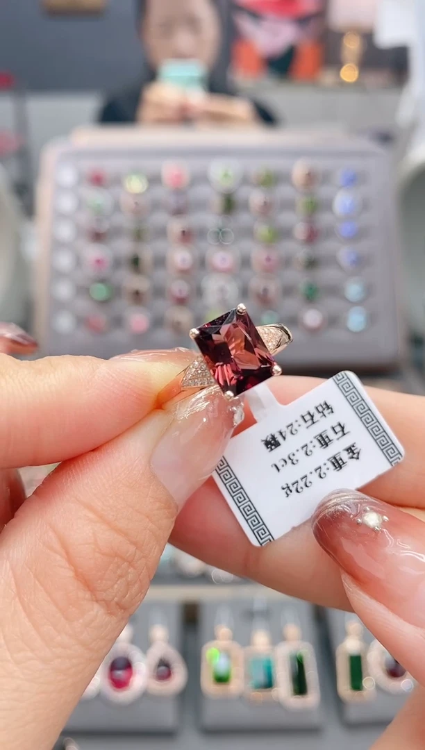 18K金镶嵌戒指碧玺2.3