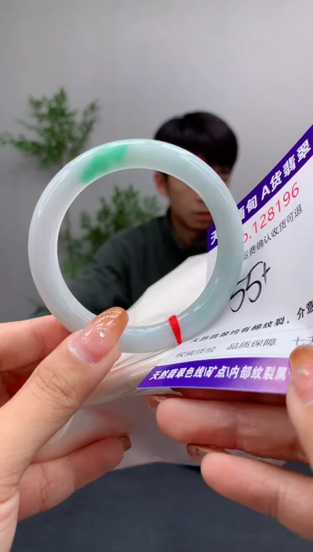 未镶嵌手镯翡翠有纹，完美者勿拍