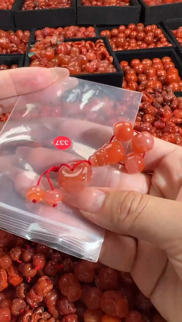 南红玛瑙未镶嵌颈饰1