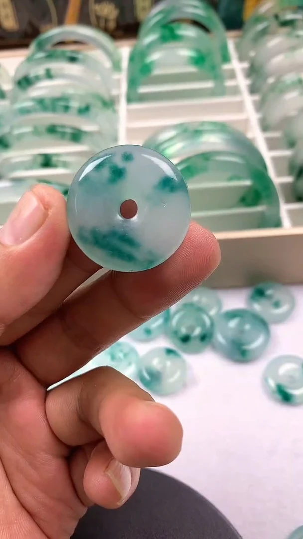 玛瑙/玉髓颈饰未镶嵌平安扣