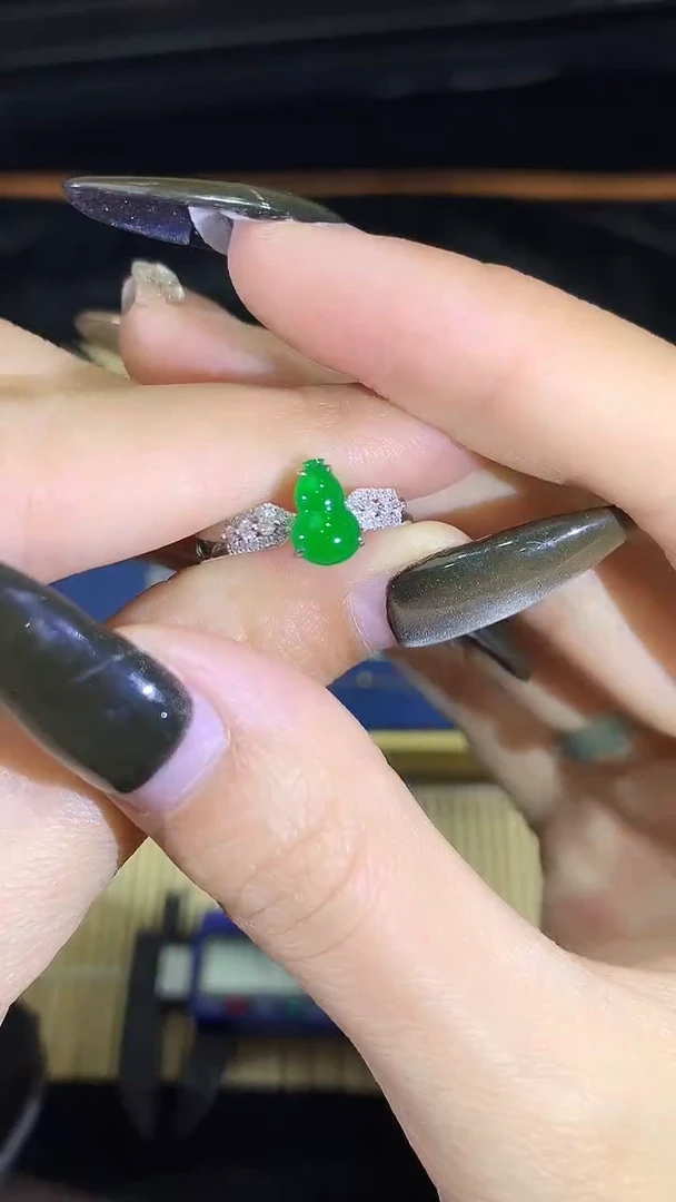 【闪购商品】翡翠戒指18K金镶嵌葫芦翡翠戒指YC