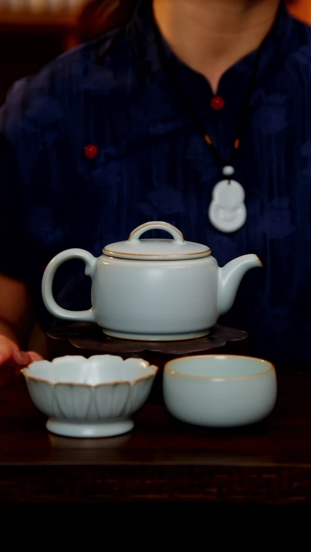 杯小*球汉瓦壶1只+居善杯1只+莲心杯1只