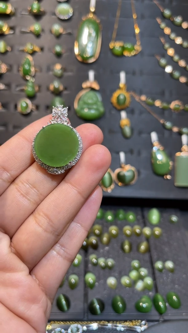 【闪购商品】和田玉碧玉圆牌吊坠银S925镶嵌多样性发一