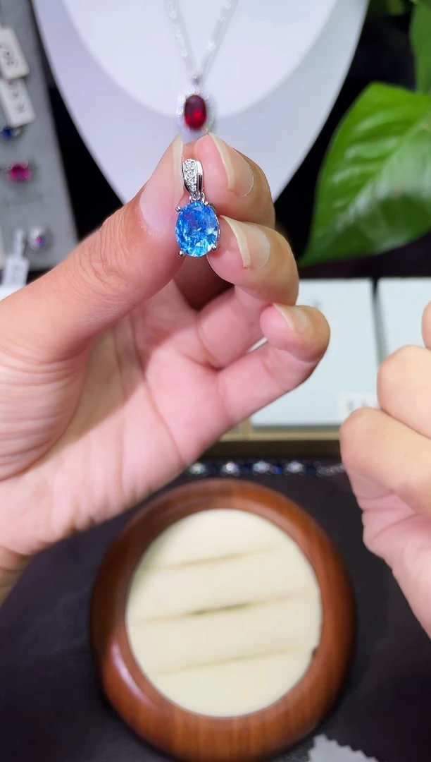 合金颈饰合成钻石海蓝吊坠