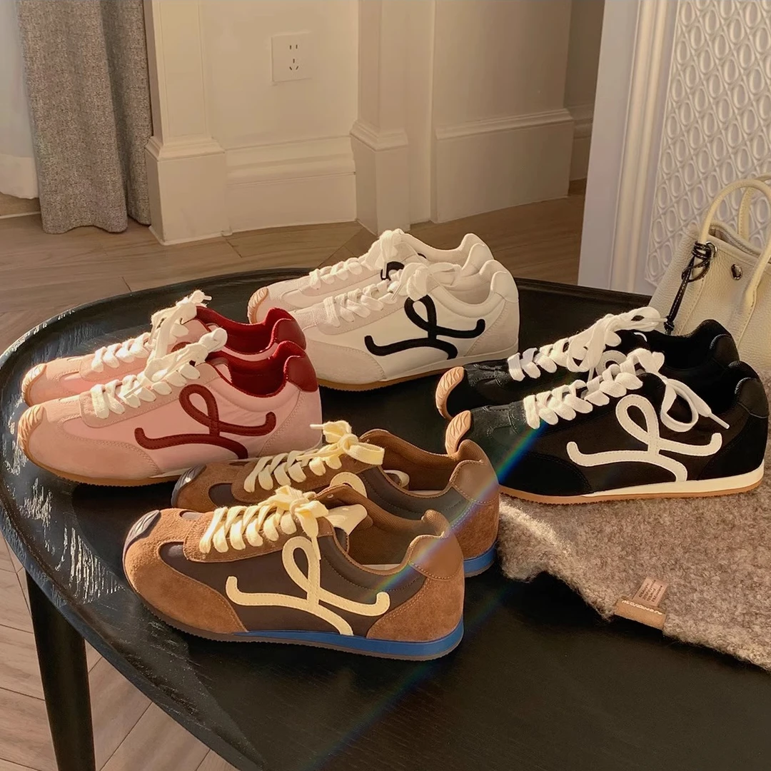 2025春季复古可爱休闲运动不对称大鞋头系带休闲风阿甘德训鞋女