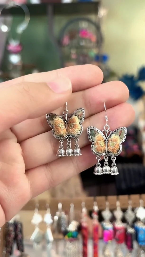 彩云南阁非遗老绣苗银饰品186