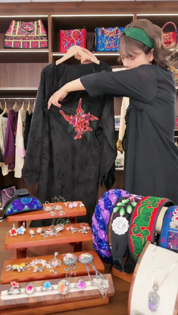 织绣A27蚩梦苗族古绣