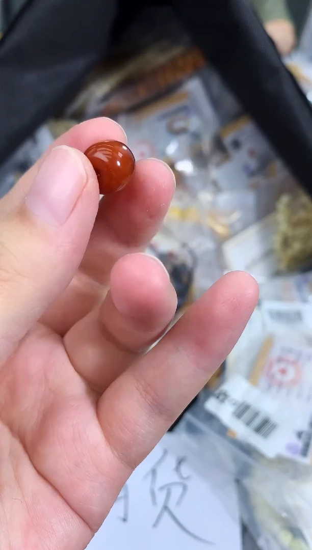 蜜蜡未镶嵌珠宝奇石51