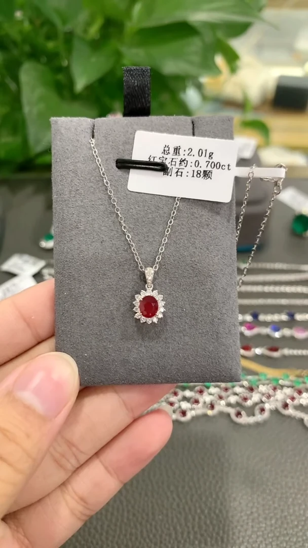 18K金镶嵌锁骨链红宝石0.7克拉