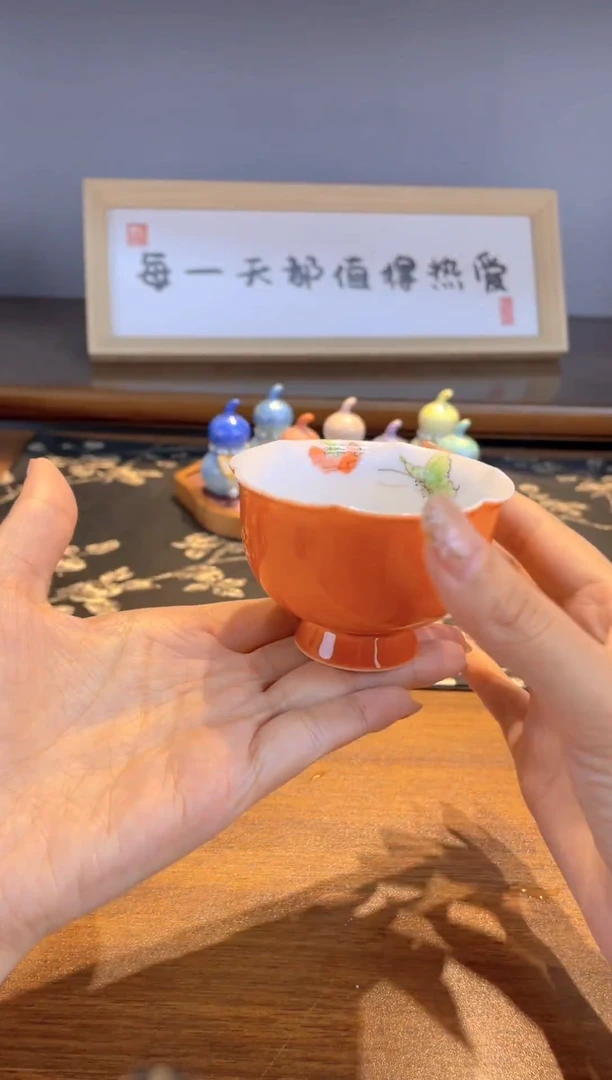 手绘橙色花口杯