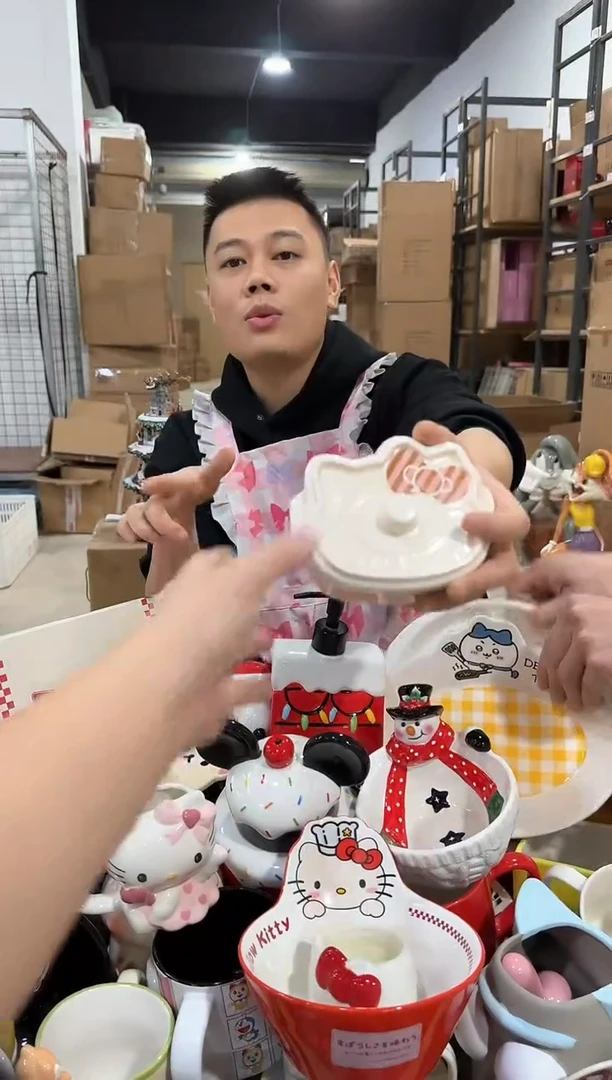瓷片白色kt猫炖盅