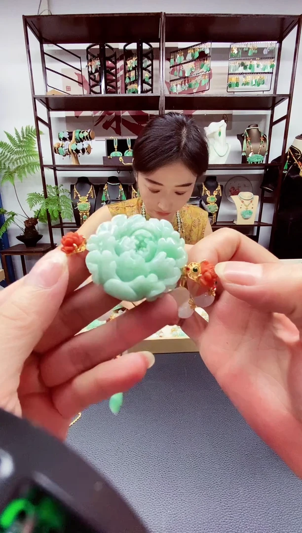 翡翠未镶嵌吊坠(赠链)翡翠手链