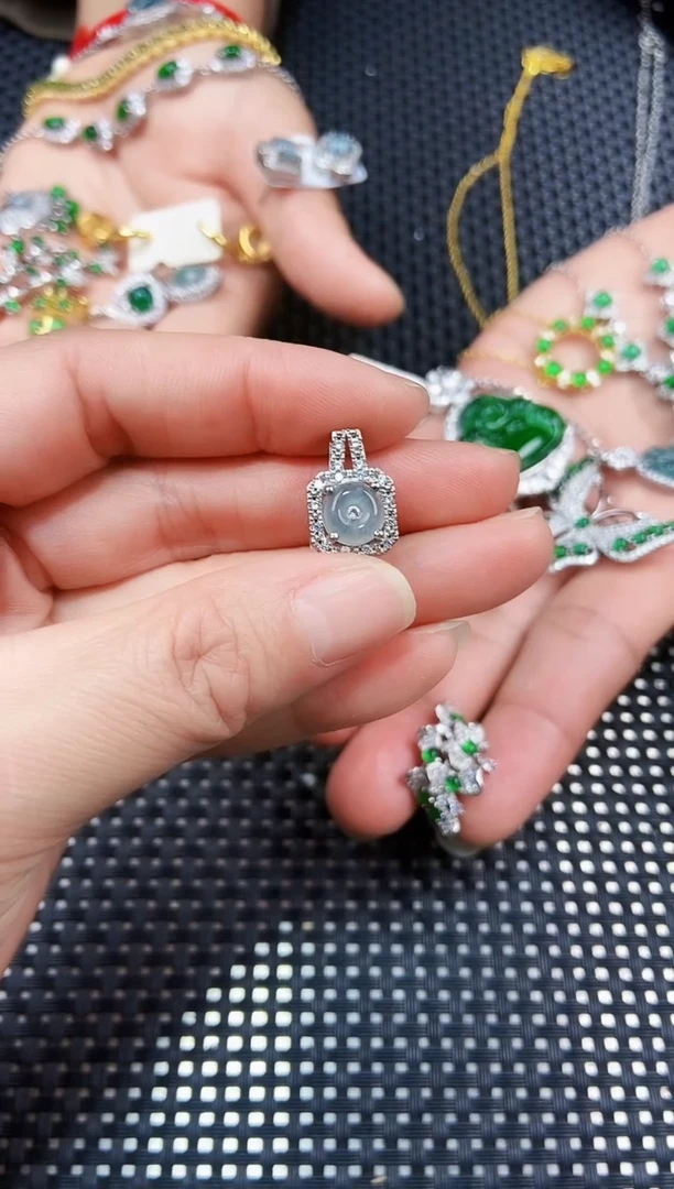 【闪购商品】翡翠吊坠(不含链)未镶嵌11111111111