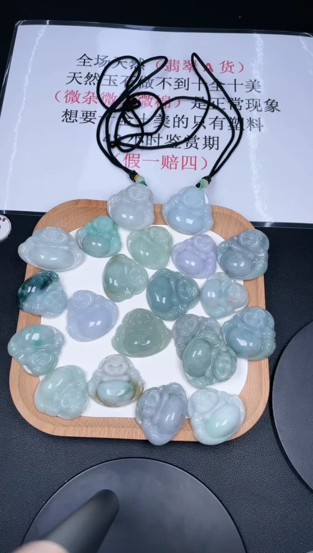 翡翠未镶嵌颈饰LA001翡翠中佛（有杂有裂）（多样性发其一）