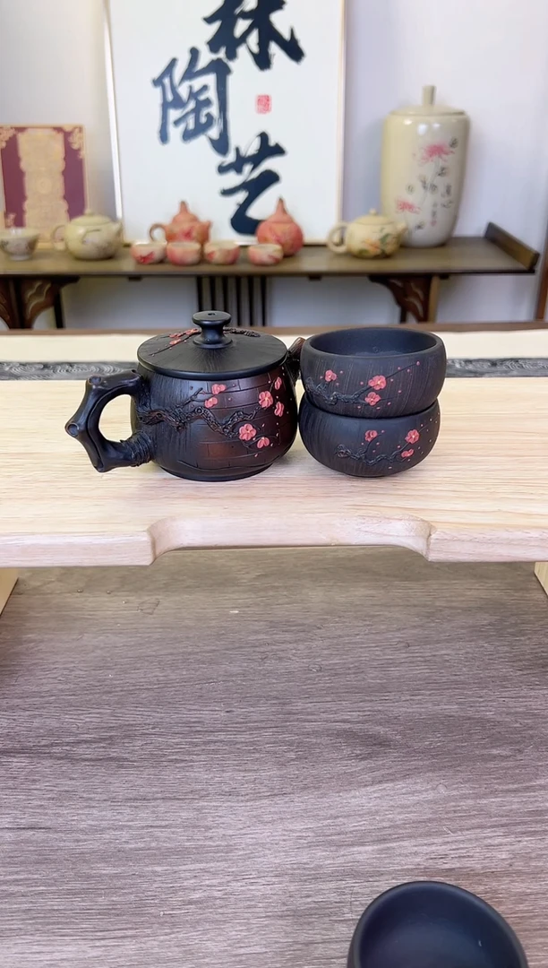 墙角梅花，1壶2杯........