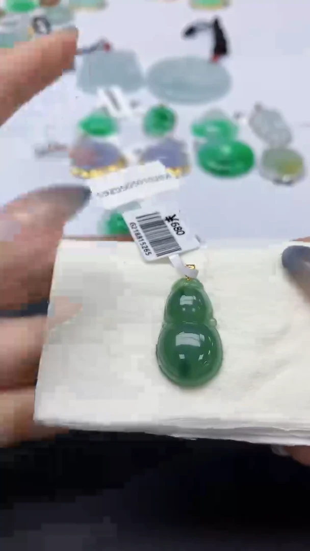 翡翠18K金镶嵌颈饰天然缅甸a货翡翠