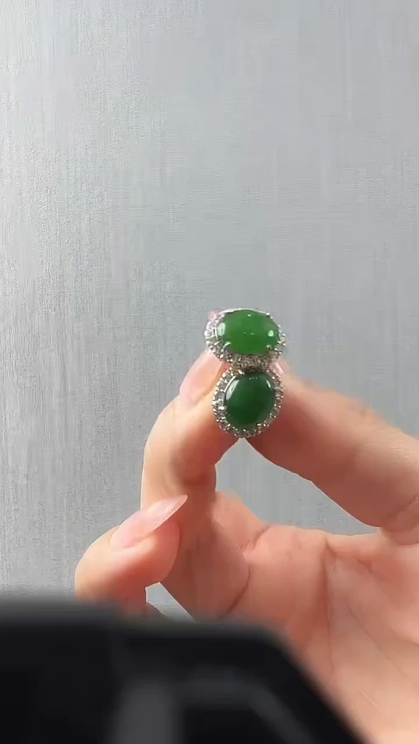 颈饰未镶嵌翡翠耳钉