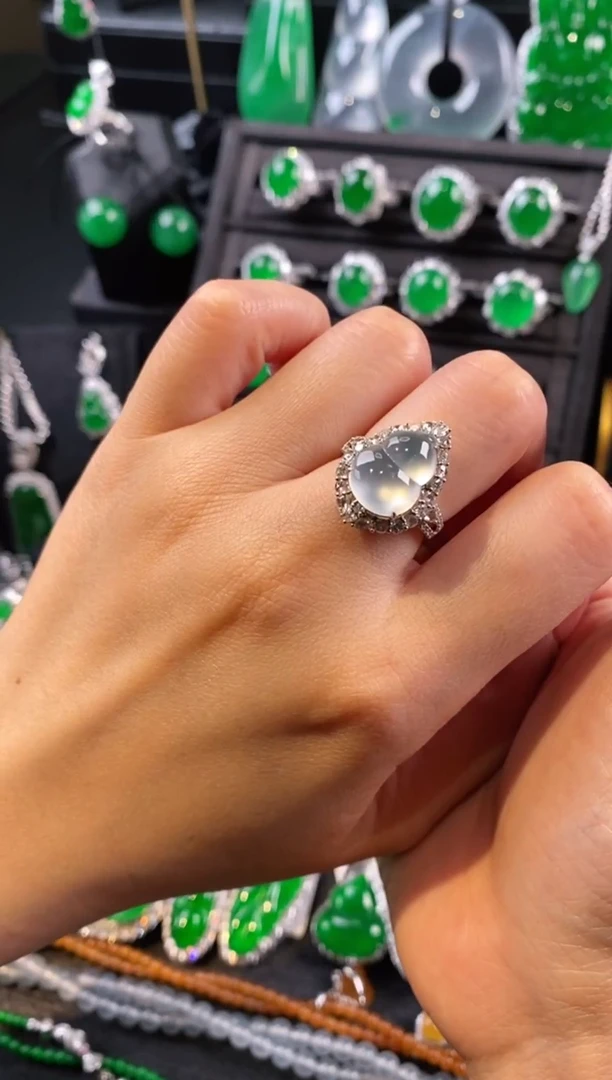 18K金镶嵌戒指翡翠葫芦戒指5066812