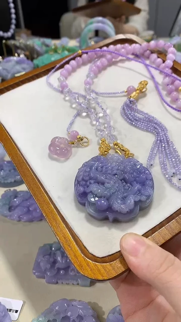 颈饰未镶嵌翡翠吊坠