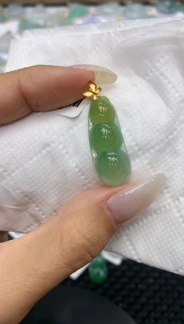 颈饰18K金镶嵌翡翠111111111111