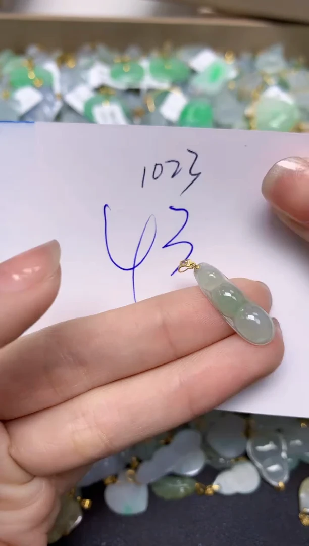 【闪购商品】翡翠颈饰未镶嵌天然翡翠A货