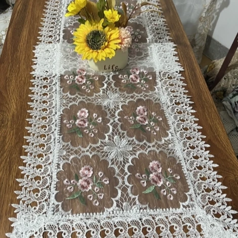 ZN040-142丝光线【40*90】白底粉梅花高织高密玻璃砂水溶边桌布