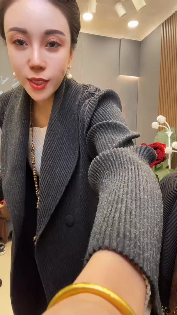 聚酯纤维（涤纶）黑灰色 大衣