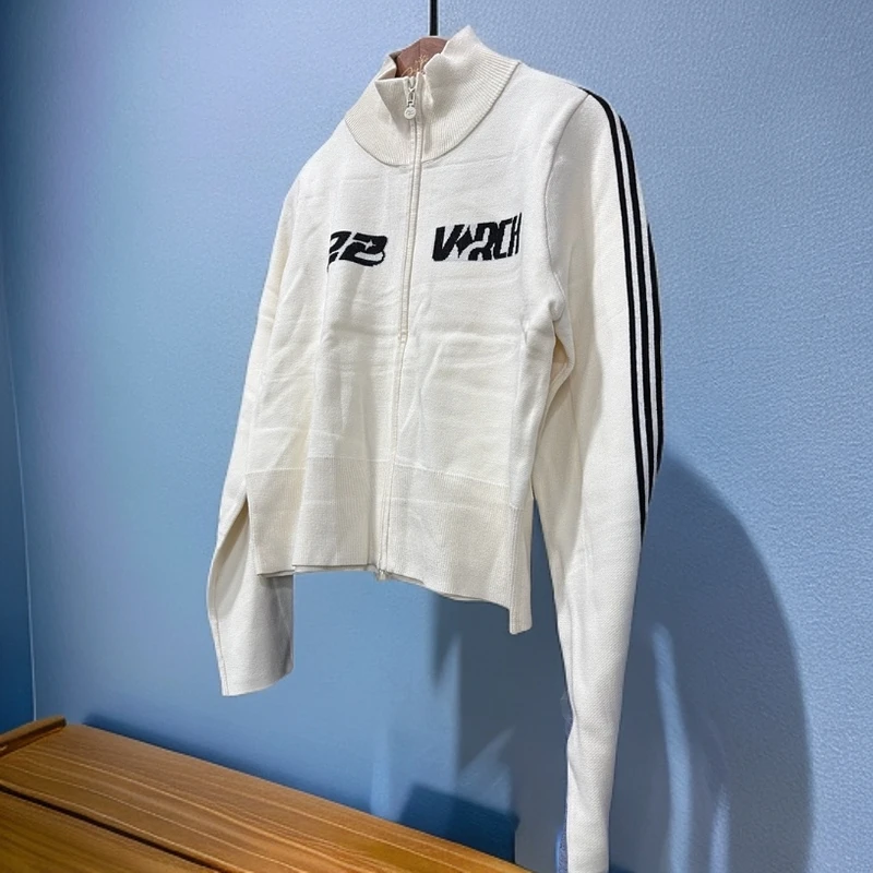 米白色女士短款针织开衫（瑕疵有染色）