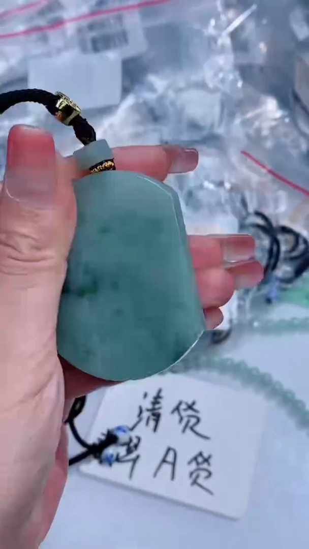 翡翠未镶嵌颈饰吊坠