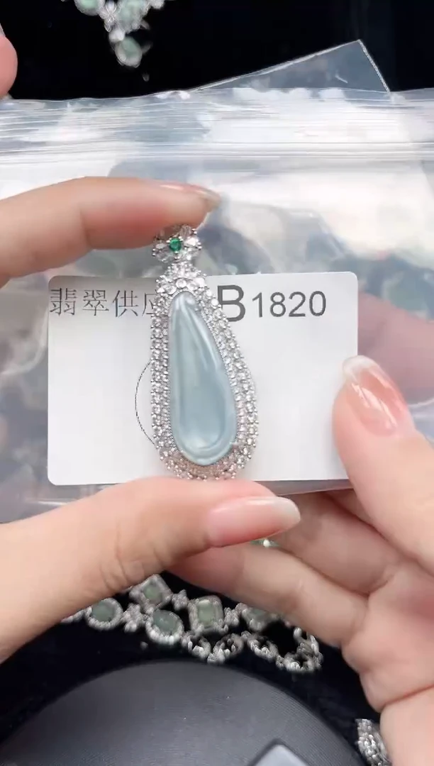 【闪购商品】翡翠颈饰未镶嵌1820赠皮绳