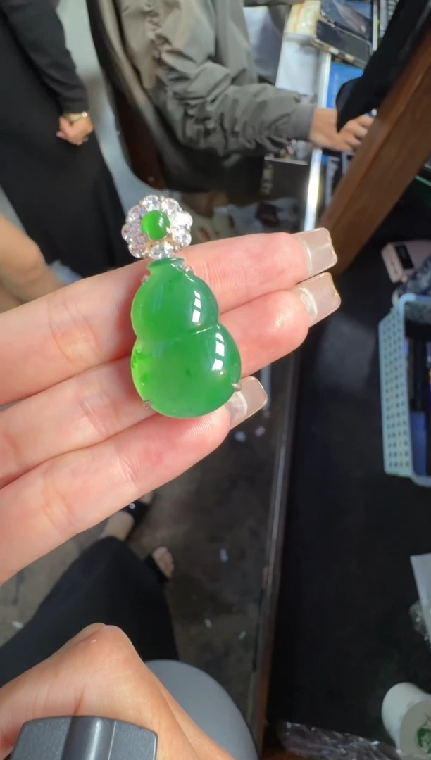 未镶嵌定制翡翠翡翠A货有轻微色差属于正常现象，葫芦多样性发货1