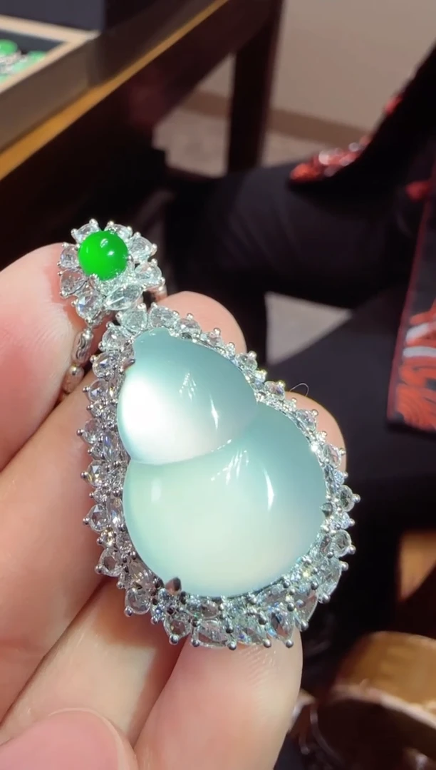 【闪购商品】翡翠吊坠(不含链)18K金镶嵌葫芦